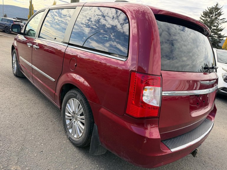 2015 Chrysler Town & Country