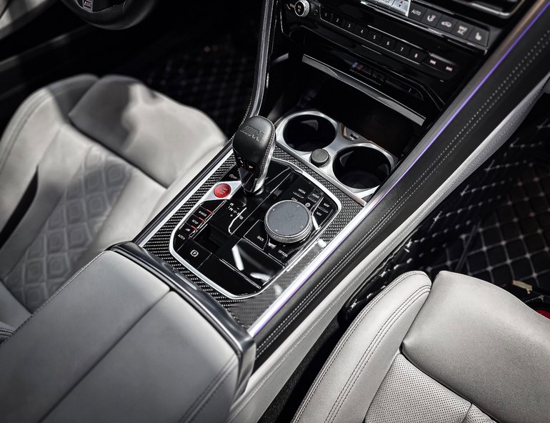2023 BMW M8