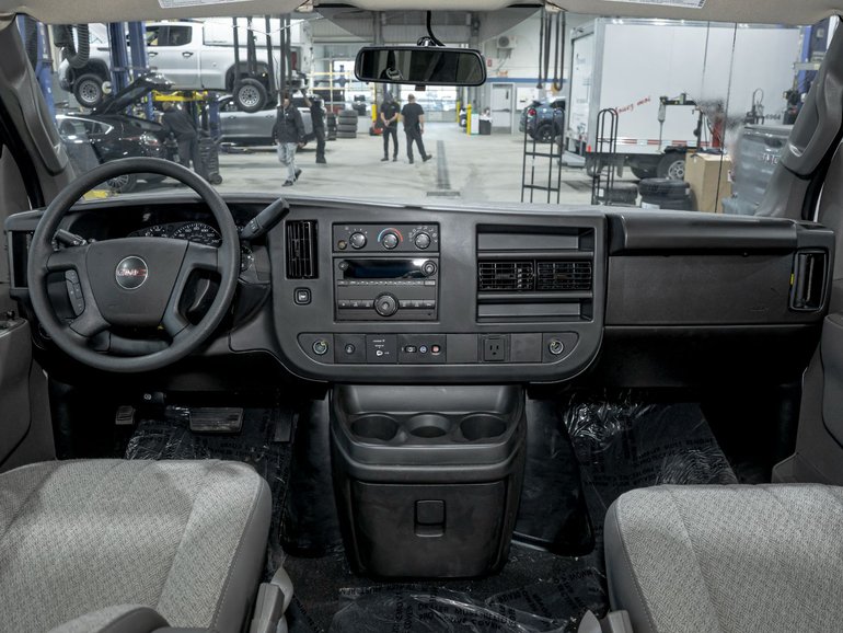 2025 GMC Savana Passenger 3500