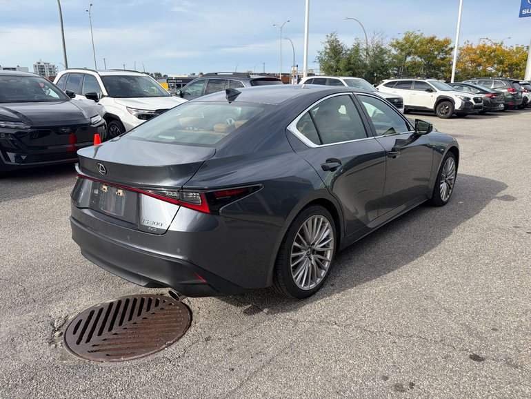 2021 Lexus IS