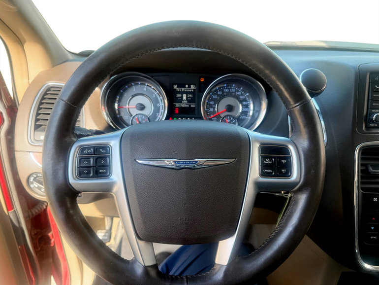 2011 Chrysler TOWN & COUNTRY