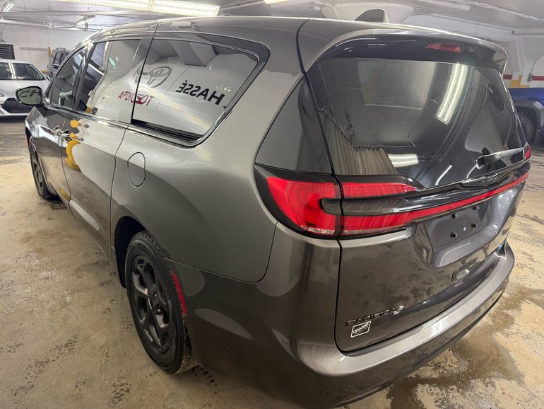 2022 Chrysler Pacifica Hybrid