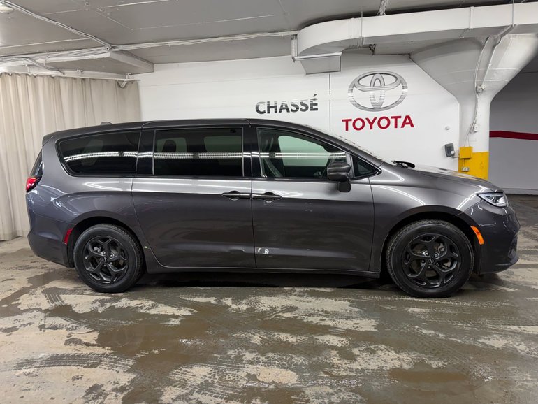 2022 Chrysler Pacifica Hybrid