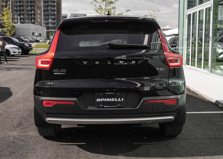2022 Volvo XC40