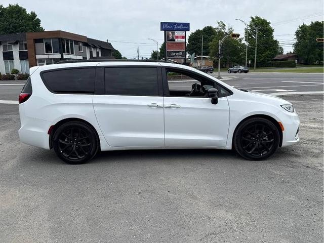 2025 Chrysler Pacifica Limited FWD