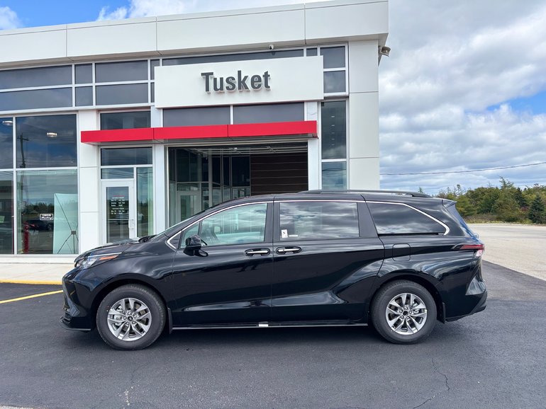 2025 Toyota Sienna Hybrid