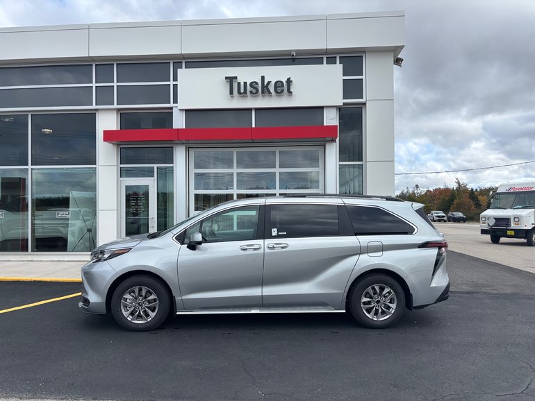 2025 Toyota Sienna Hybrid