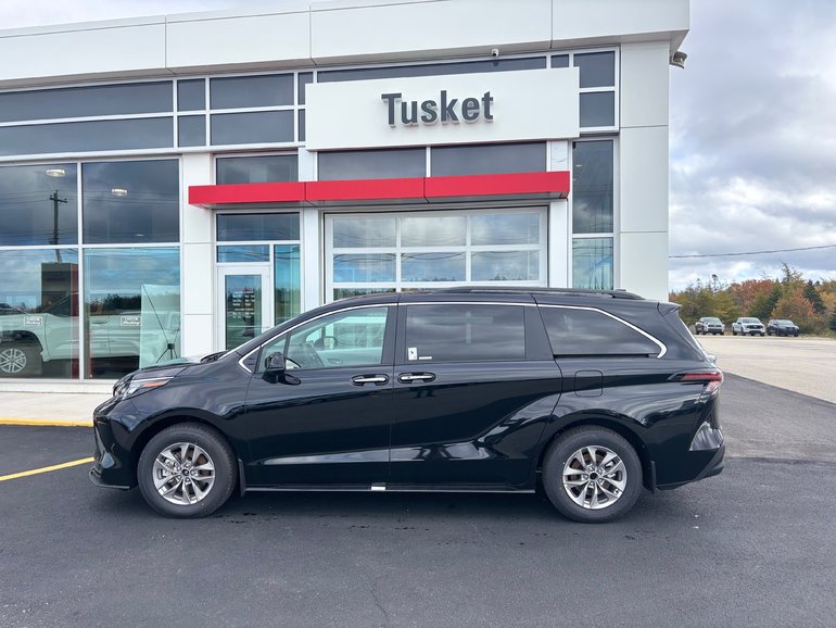 2025 Toyota Sienna Hybrid