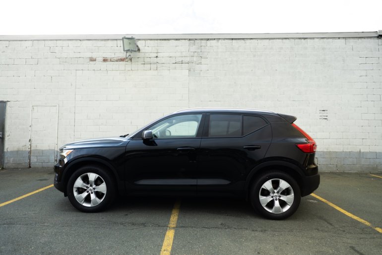 2021 Volvo XC40 Momentum