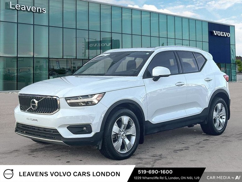 2021 Volvo XC40 MOMENTUM