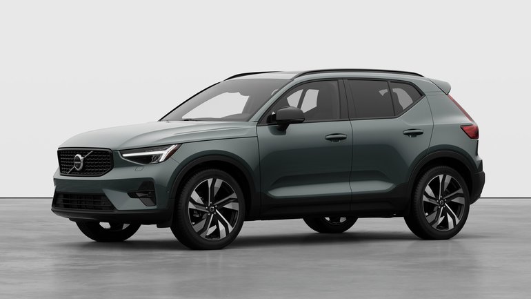 2026 Volvo XC40 Plus (Dark Theme)