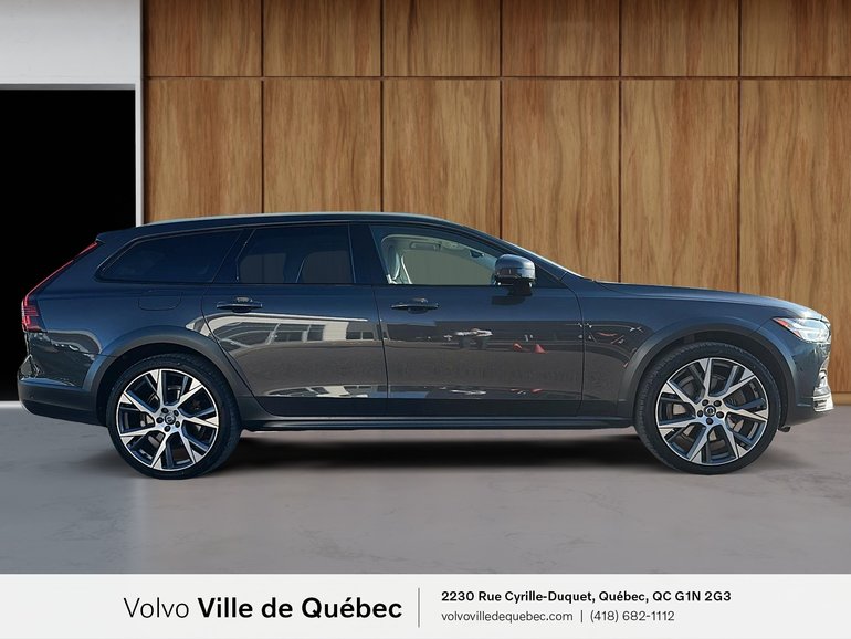 2022 Volvo V90