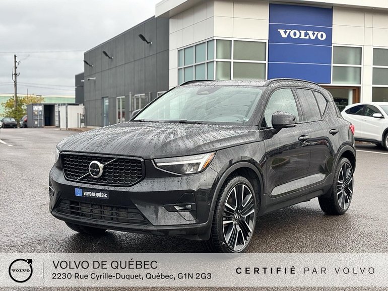 2023 Volvo XC40 Ultimate Dark Theme