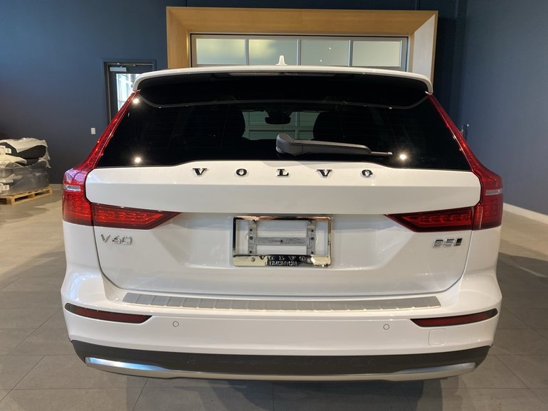 2025 Volvo V60 Cross Country