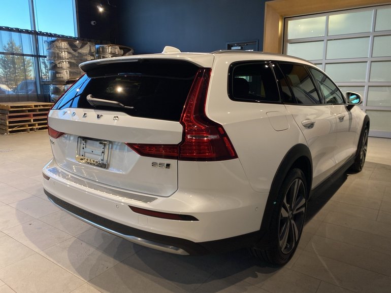 2025 Volvo V60 Cross Country