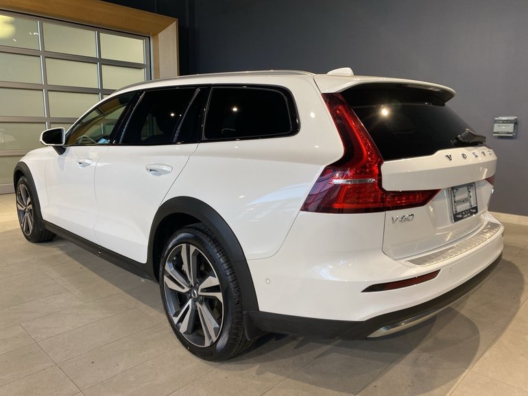 2025 Volvo V60 Cross Country