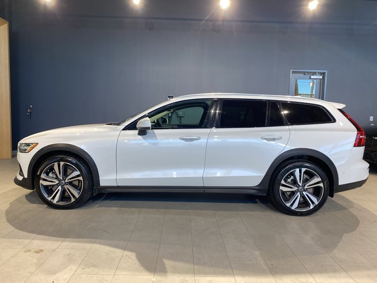 2025 Volvo V60 Cross Country