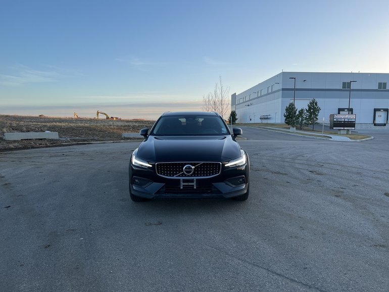 2025 Volvo V60 Cross Country