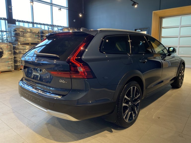2023 Volvo V90 Cross Country