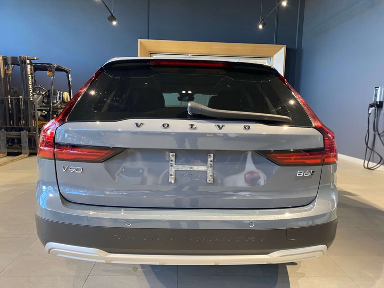 2023 Volvo V90 Cross Country