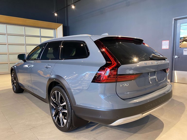 2023 Volvo V90 Cross Country