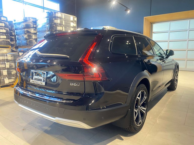 2025 Volvo V90 Cross Country
