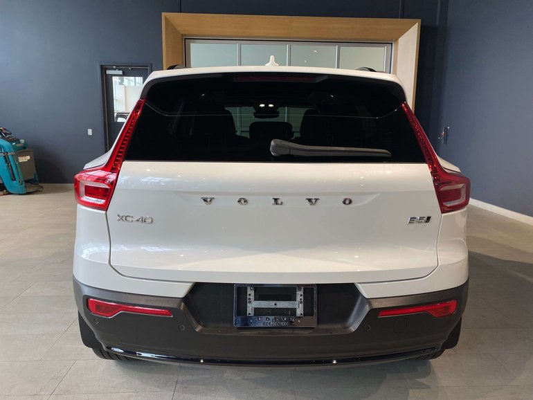 2025 Volvo XC40