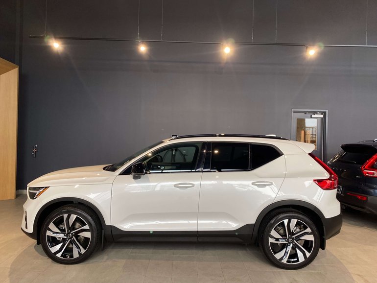 2025 Volvo XC40