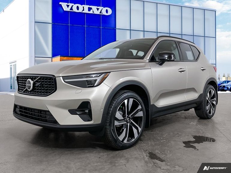 2024 Volvo XC40 PLUS DARK THEME