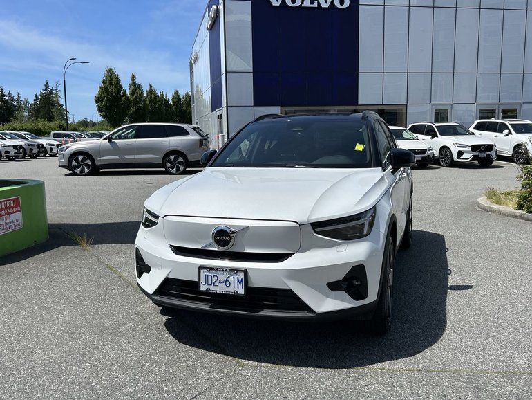 2025 Volvo EX40