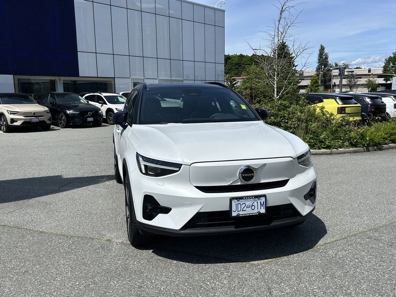 2025 Volvo EX40