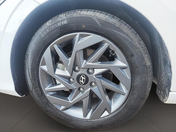 2024 Hyundai Elantra Preferred