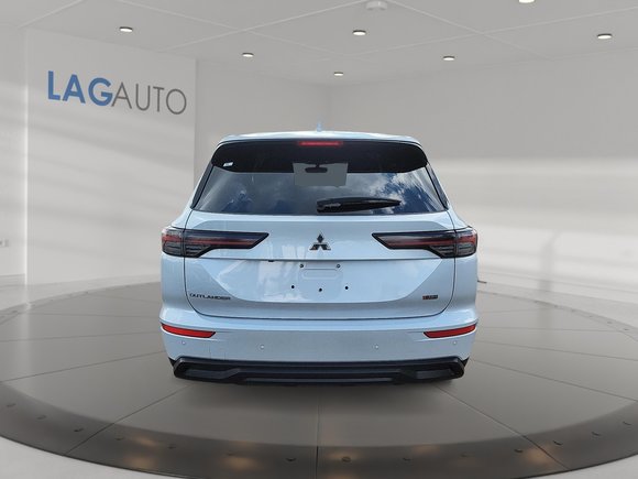 2025 Mitsubishi Outlander ES