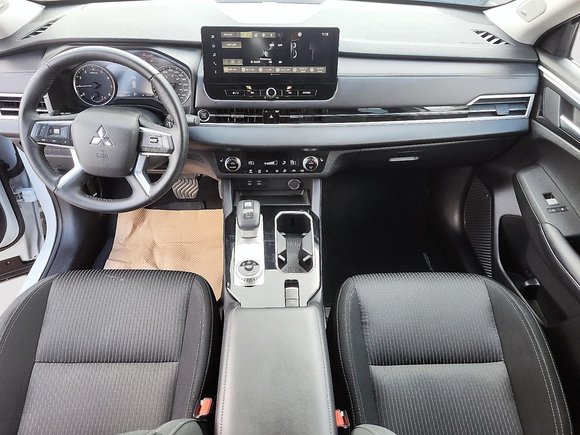 2025 Mitsubishi Outlander ES