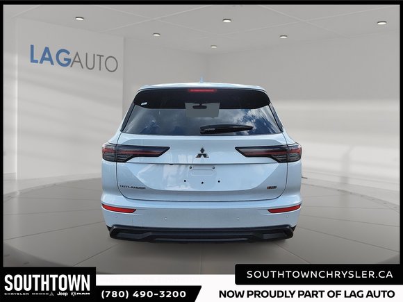2025 Mitsubishi Outlander ES