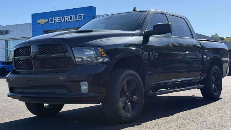 2021 Ram 1500 Classic Express Crew Cab V8 5.7L in Quebec, Quebec - w770h435cpx
