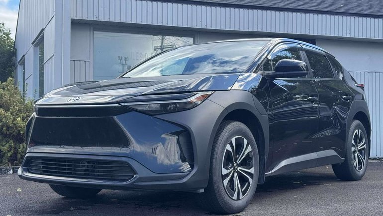 Toyota BZ4X LE FWD 2023 à Québec, Québec - w770h435cpx