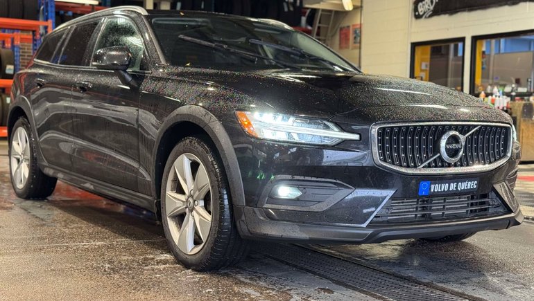 2022 Volvo V60 Cross Country T5*JAMAIS ACCIDENTÉ* in Quebec, Quebec - w770h435cpx