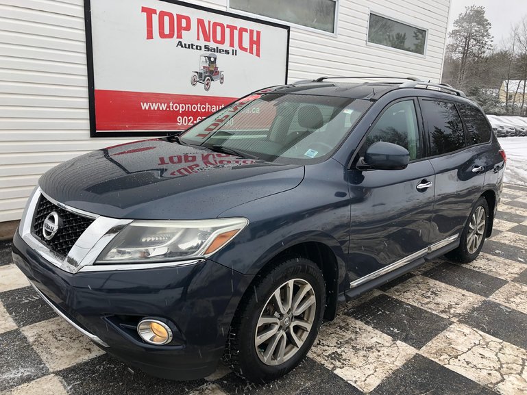 2014 Nissan Pathfinder S - reverse camera, dual climate zones, a/c, AWD