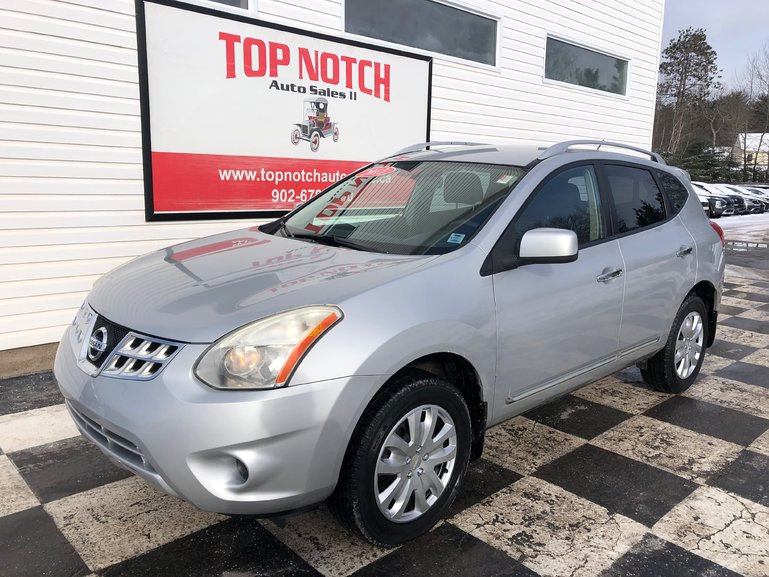 2013 Nissan Rogue S - reverse camera, traction control, hands free