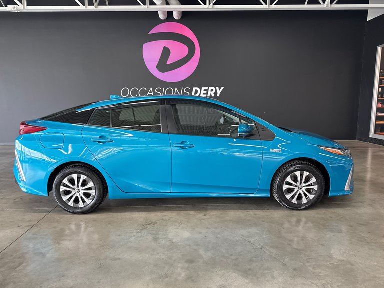 2022 Toyota PRIUS PRIME