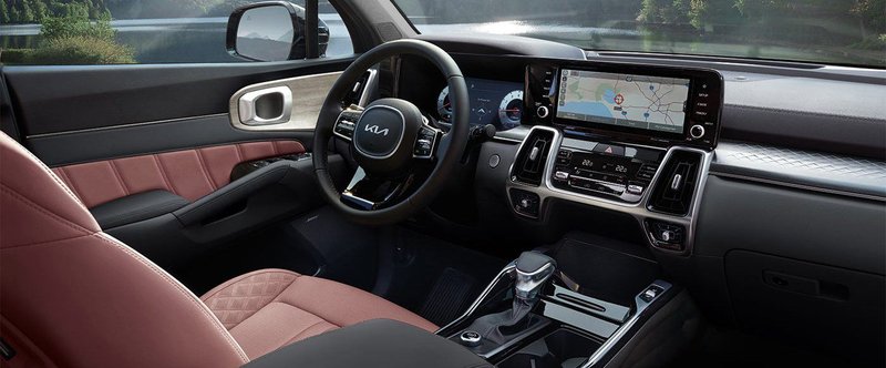 WHAT ARE THE INTERIOR FEATURES OF THE 2022 KIA SORENTO?