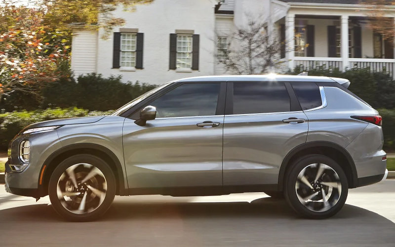 Bring Home The Amazing 2023 Mitsubishi Outlander in Mississauga Today