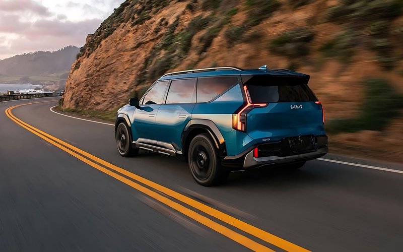 A Deep Dive into the 2026 Kia EV9's Dynamic Driving