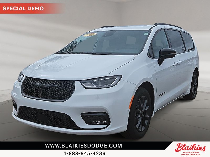 Vehicle Image 2025 Chrysler Pacifica