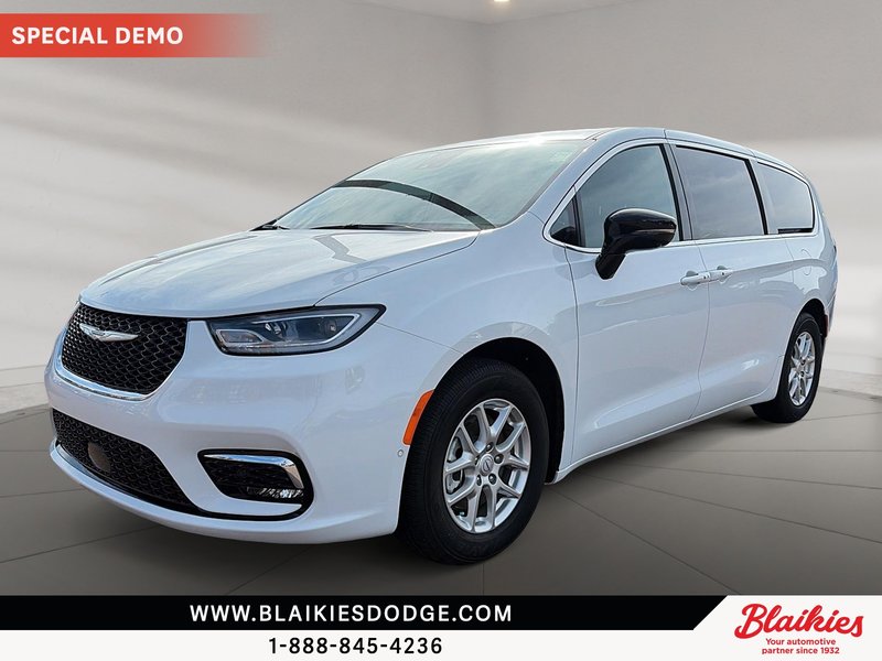 Vehicle Image 2025 Chrysler Pacifica