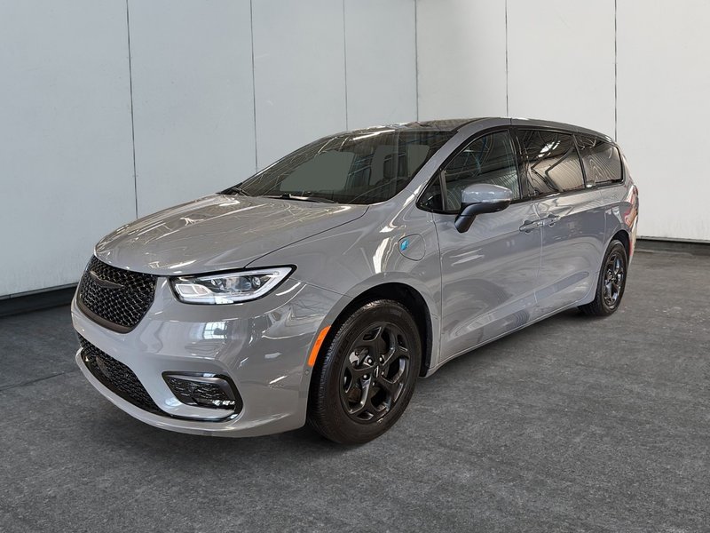 Vehicle Image 2023 Chrysler Pacifica Hybrid