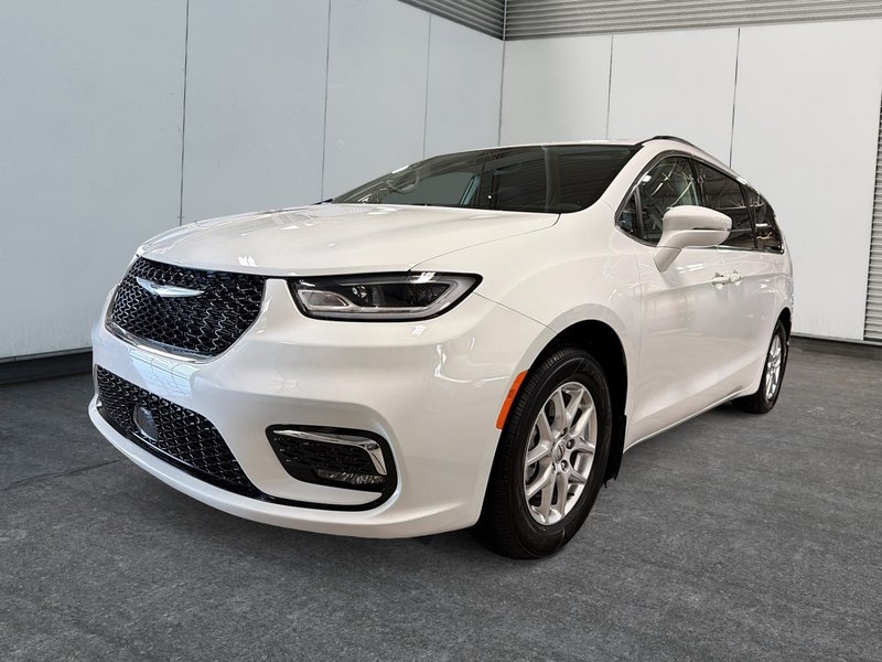 Vehicle Image 2022 Chrysler Pacifica