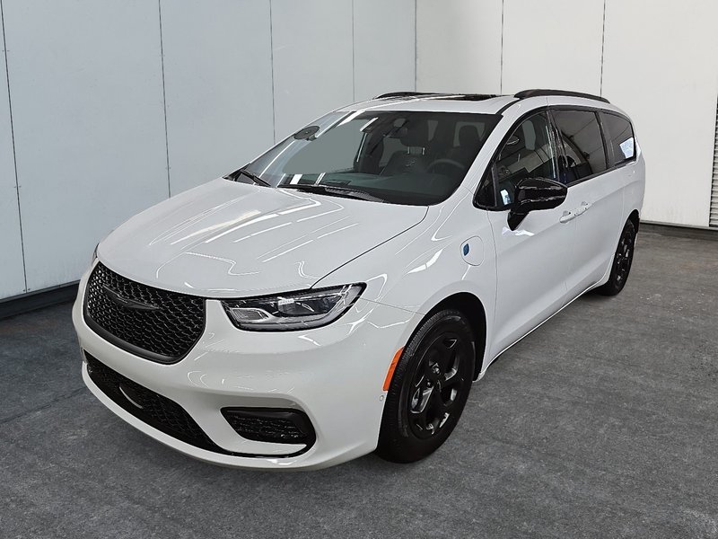 Vehicle Image 2024 Chrysler Pacifica Hybrid