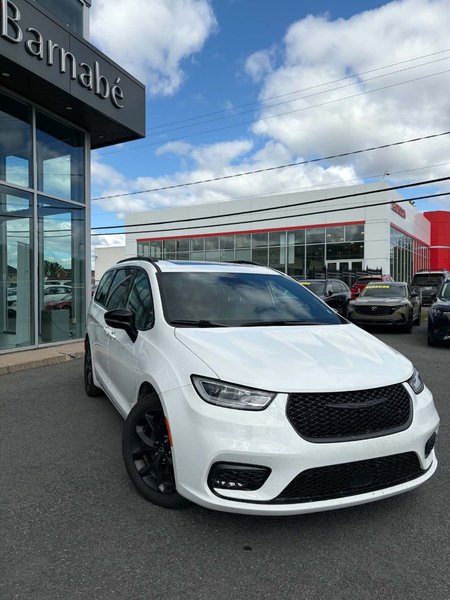 Vehicle Image 2025 Chrysler Pacifica